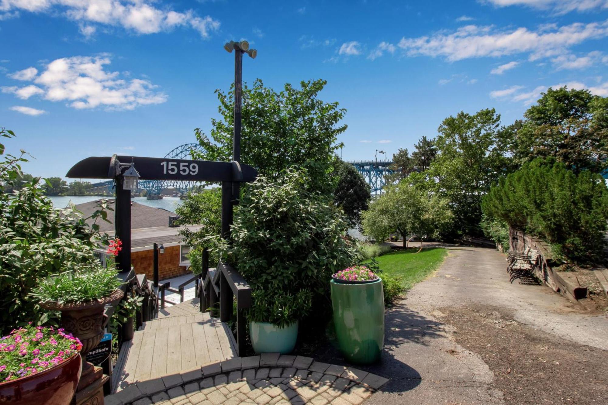 South Bridge Bed And Breakfast Grand Island Extérieur photo