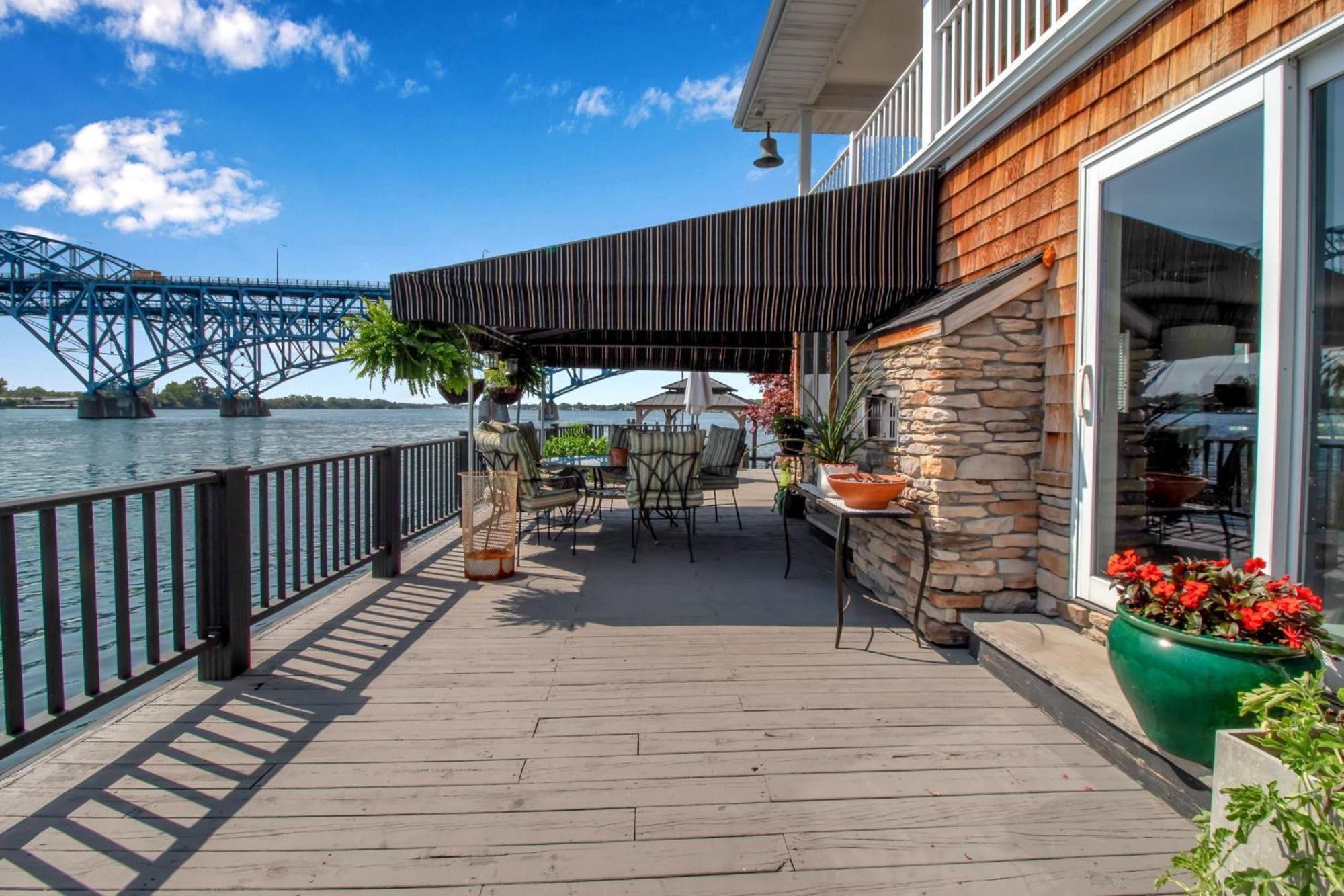 South Bridge Bed And Breakfast Grand Island Extérieur photo